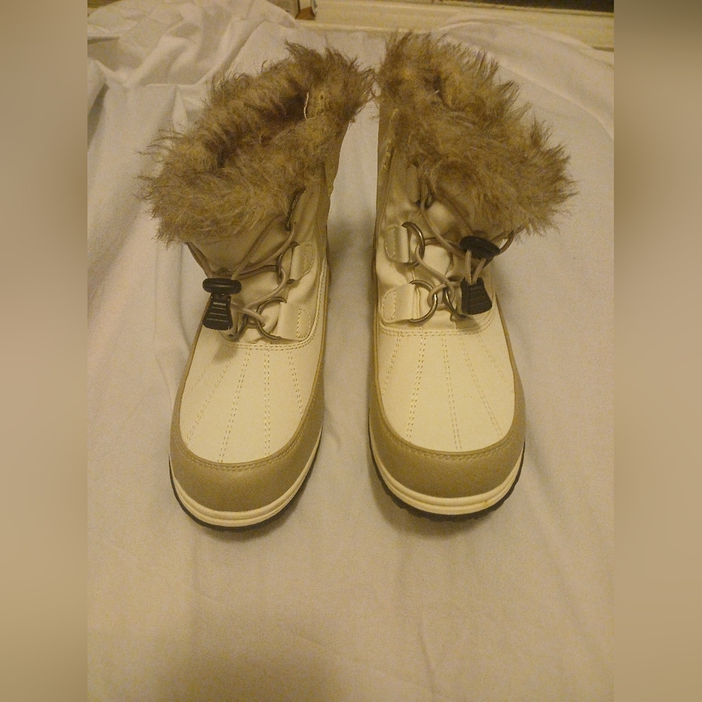 Totes Annie Womens Water Resistant Snow Boots, White-Tan, Size 7M